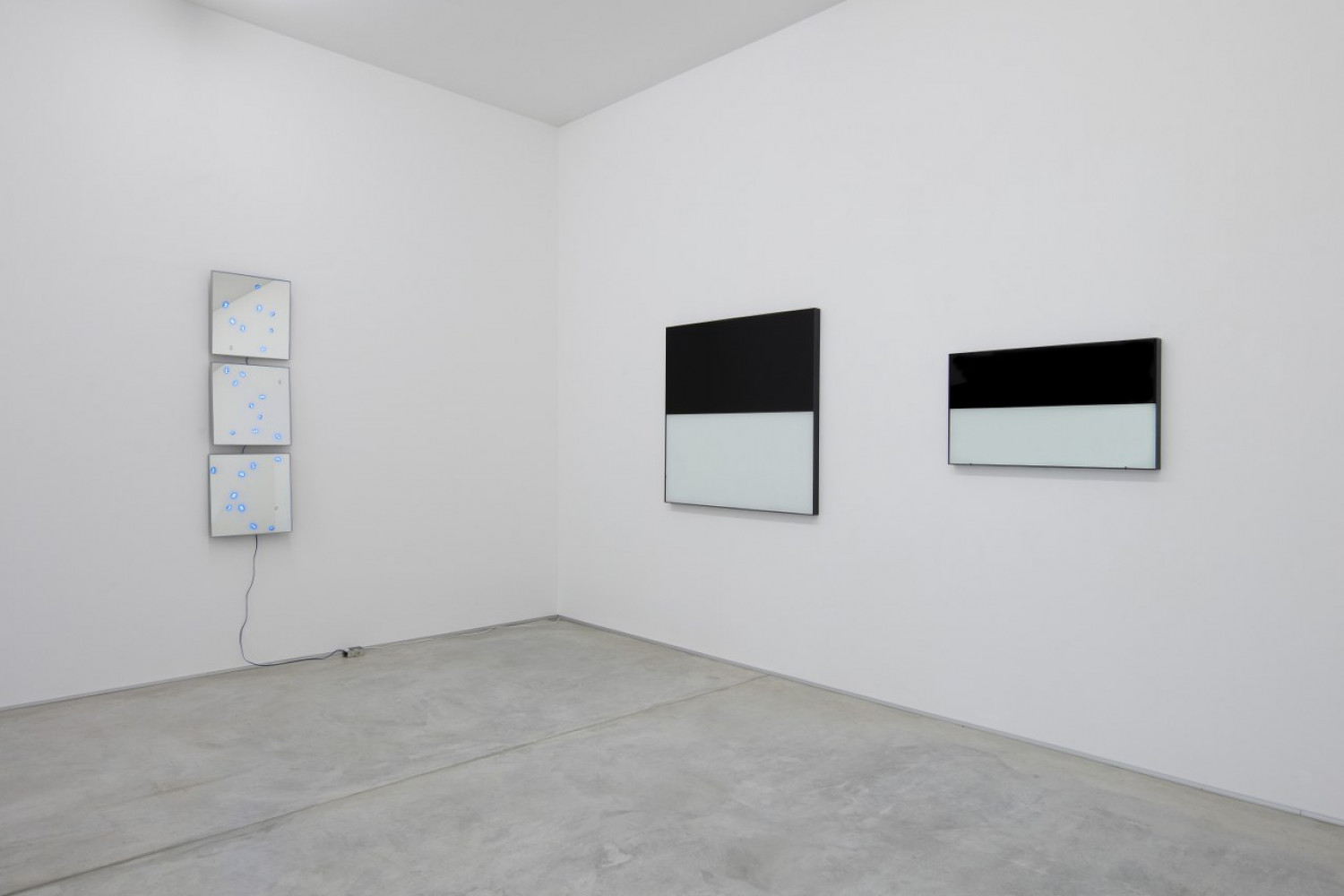 Alberto Garutti, Tatsuo Miyajima, Installationsansicht, Buchmann Agra, 2019